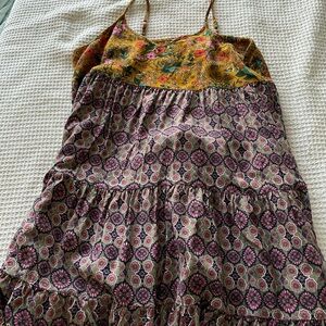 Pretty sun dress. Great fall colors.